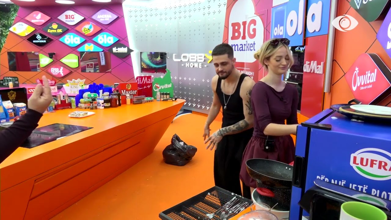 Rrotullo me gisht, Gimbon herë në këtë anë…/ Artani këndon me kunja për Selin dhe Gimbon