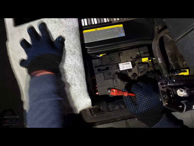 Заменил аккумулятор на VARTA (был бош) - Volkswagen Touareg (1G), 3 л, 2005 года