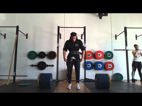 DEADLIFTS 290kg/640lbs x 2 @ 82.5kg PB. (Kbooey)