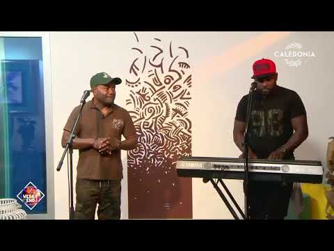 Paul Wari and smol Bushman 🇻🇺🎼 La Vie Au Bleu