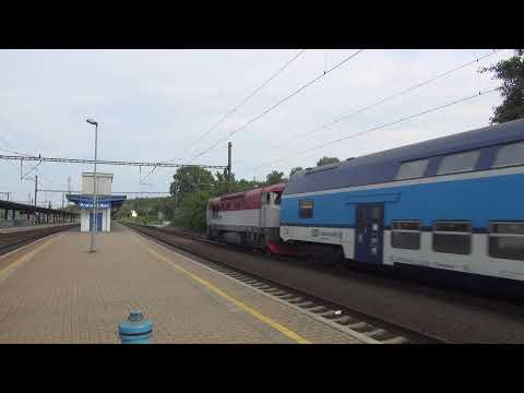 2019 - CZ - ČD České dráhy 751 diesel loco with a set of doubledeck coaches in station Praha-Libeň