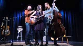 DSCN5839 The Stray Birds at the Isis -- Adelaide