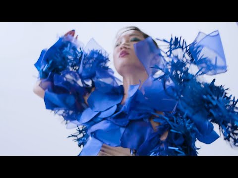 KAYE - TOO MUCH (OFFICIAL MUSIC VIDEO)