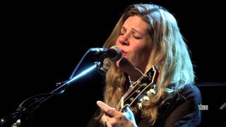 Dar Williams - &quot;The Light and The Sea&quot; (eTown webisode #343)