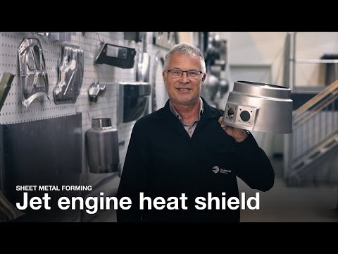 Jet engine heat shield