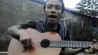 Download lagu Iwan fals nenek ku okem versi om berto mp3