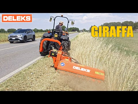 Traktor mit DELEKS GIRAFFA Böschungsmulcher - Gras schneiden am Straßenrand