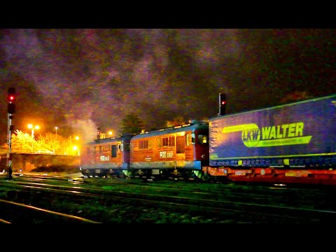 Freigt Train-Marfar-Fox Rail cu dublă tracțiune, demarează în forță și cu mult fum din Gara Oradea