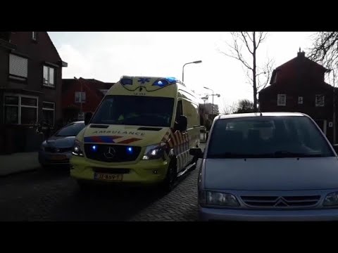 met mobiel gefilmd 3X ambulances met spoed in Velsen ijmuiden en Santpoort noord