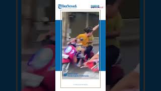Download lagu Hanya Karena Hindari Razia, AKSI NEKAT Pemotor Hampir Tabrak Polisi, Malah Kabur Sambil Marah-Marah! mp3