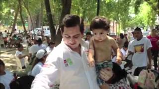 preview picture of video 'Pedro Pablo Treviño conviviendo con la gente de Lampazos. 30 de mayo de 2012'