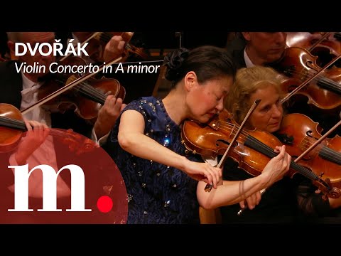 Violin virtuoso Midori performs Dvořák's Violin Concerto at the Berlin Philharmonie!