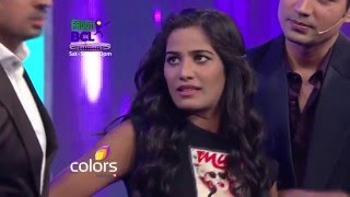 Poonam Pandey Promises To Strip if Rowdy Bangalore wins Frooti BCL match