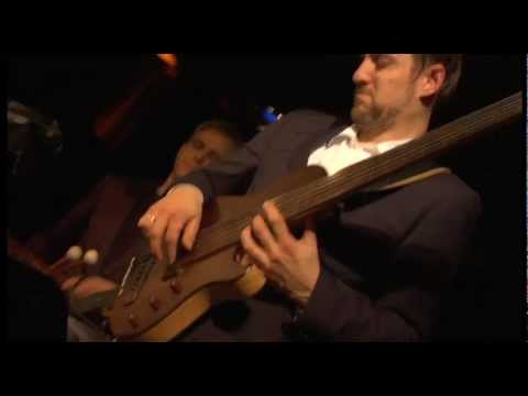 Arnulf Ballhorn "Berlin" by Oli Bott live in A-Trane Bass-Solo