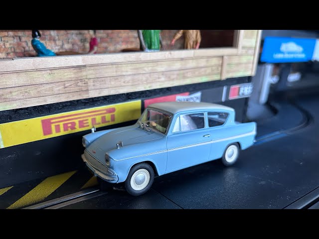 Vídeo relacionado con Scalextric C4504 Ford Anglia 105E - Harry Potter Edition