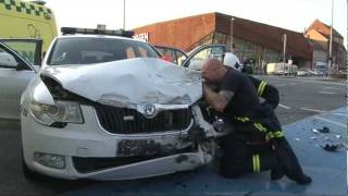 preview picture of video 'Det gik helt gal for en patruljevogn. Fredericiavej og Koldingvej i Vejle.'