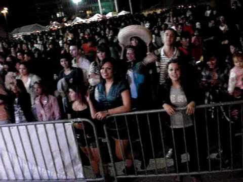 Mr. Lac y El Oso- Fiesta Mexicana 2010 En Vivo (1 of 2 videos)