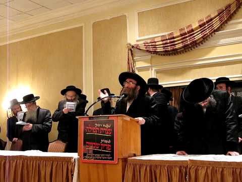 Spinka Rabbi Rav Isaac Horowitz Saying Tehilim