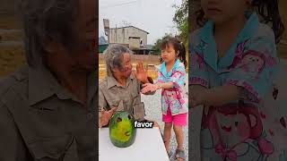 Este Abuelo Quería Comer Sólo y Ella Hizo Esto 😭