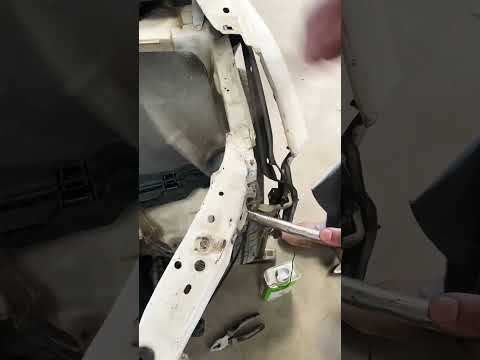 Toyota Corolla fixing radiator support nicely #art #artist #automobile #ararautozoneas