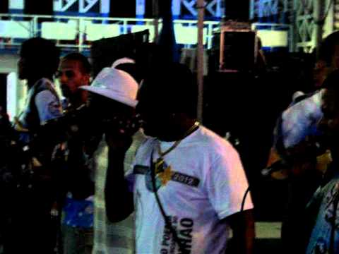 Neguinho cantando Beija Flor 1983