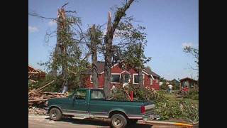 preview picture of video 'Siren Wisconsin Tornado - June 18, 2001'