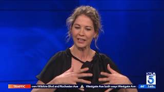 Jenna Elfman on “Dharma and Greg's Return to Hulu