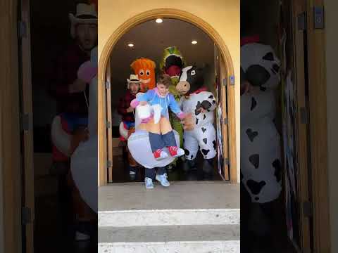 TRAPPED! Merrick and @thewilliamsfam_ (thx @spirithalloween) #shorts Inflatable Costumes!