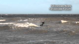 preview picture of video 'Kitesurfers @ Felixstowe Ferry'