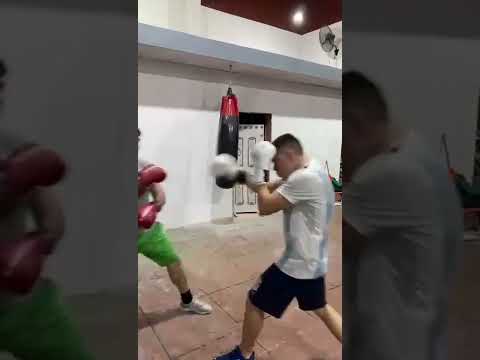 Entrenamiento. Guanteo Mark con Joaquin #mataderos #liniers#boxeonacional #puñetazos