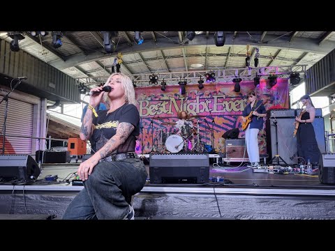 WAAX - Wild & Weak live @BEST NIGHT EVER!