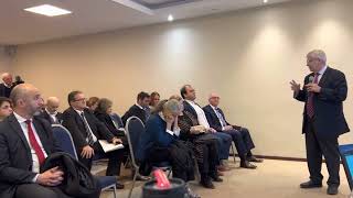 Ministro Tabaré Viera en la charla