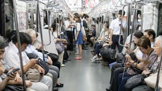 ЭТА ДЕВУШКА УСТУПИЛА МЕСТО ПОЖИЛОМУ ЧЕЛОВЕКУ, СПУСТЯ МИНУТУ ОНА СДЕЛАЛА ТО, ЧЕГО НИКТО НЕ ОЖИДАЛ