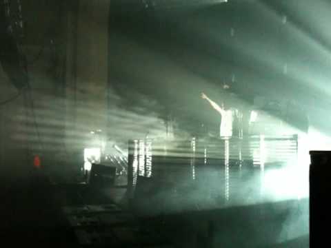 ALI WILSON WARMS UP FOR TIESTO @ BRIXTON ACADEMY (11-3-10) #2