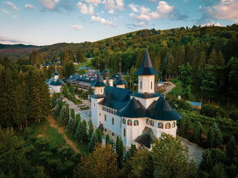 ⭕ Live: Acatistul, Ceasurile și Sfânta Liturghie în Duminica după Înălțarea Sfintei Cruci