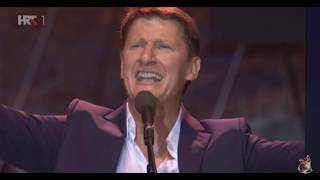 Tomislav Bralić & klapa Intrade - Zora bila (Arena Pula 2017) Tomislav Bralić & klapa Intrade - Zora bila (Arena Pula 2017)