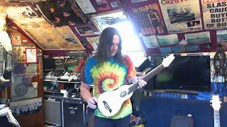 Video thumbnail for Washburn Rover Travel Guitar demo by MADMALKO