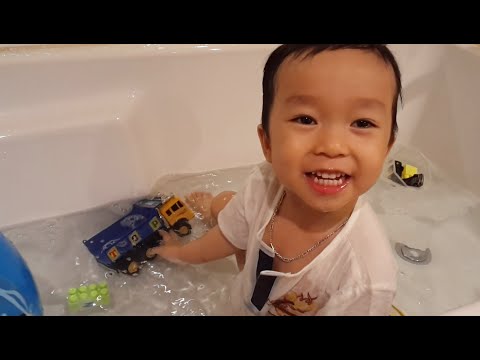 Baby Playing in the Bathtub with Disney Cars Toys Bath Ball Toys Train Dinosaurs toys by HT BabyTV Video