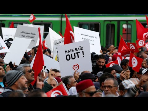 مظاهرات حاشدة بتونس رفضا لسعيّد وتنديدا بالوضع الاقتصادي في الذكرى الـ12 لسقوط نظام بن علي