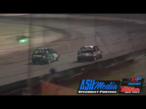 Junior Sedans: Piston Cup Last Lap Battle Dakota Laverty and Jack Cameron - Rockhampton Speedway
