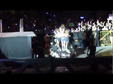 [HD] 121123 SMTOWN III LIVE IN SG - SNSD Gee & Kissing you