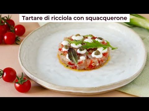 Tartare di ricciola con crema di squacquerone e pomodori - antipasto di pesce - Saporie