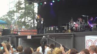 Pat Benatar at Six Flags - &quot;You Better Run&quot;