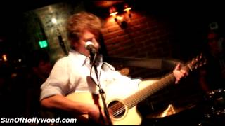 Owen Campbell Performs "Wrecking Ball" Live At The Piano Bar in Hollywood