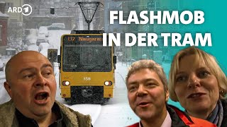 "O du fröhliche" - Flashmob in der Straßenbahn Stuttgart - Hautnah Heiligabend - SWR