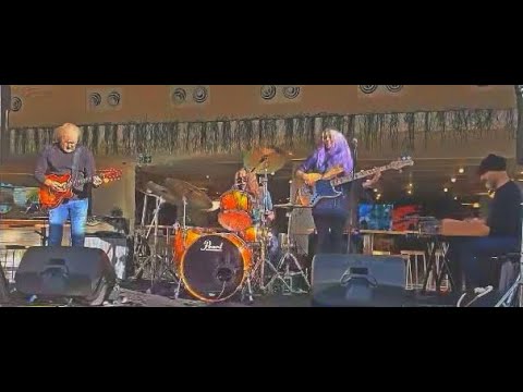 🤪🎸🎹🎸🥁🎤🤪 Rebecca Johnson Band (QSC Touchmix 16)