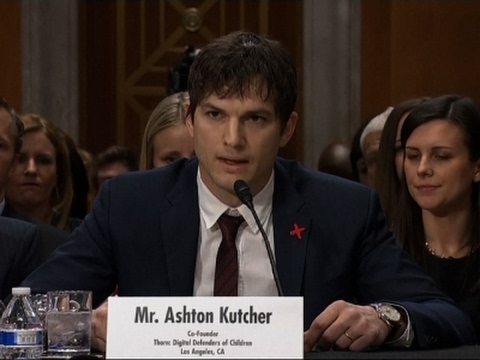 艾希頓庫奇感性呼籲大家重視人口販賣與兒童性迫害 (Ashton Kutcher Makes Plea on Hill to End Slavery)