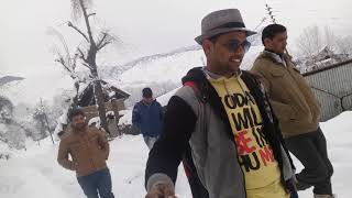 preview picture of video 'Banihal Heavy Snowfall Full Masti With Frnds....'