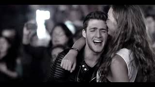 Ricardo Arjona - Cavernícolas (Official Video)