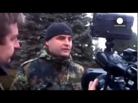 ウクライナはロシア軍がクリミアを襲撃したように「武力侵攻」を糾弾 ウクライナの危機はロシアがクリミア空港を占領したように悪化の方向に向かう (Ukraine denounces 'armed invasion' as Russian forces raid Crimea 烏克蘭危機再添變數 俄國佔領克里米亞機場 (中英字幕))